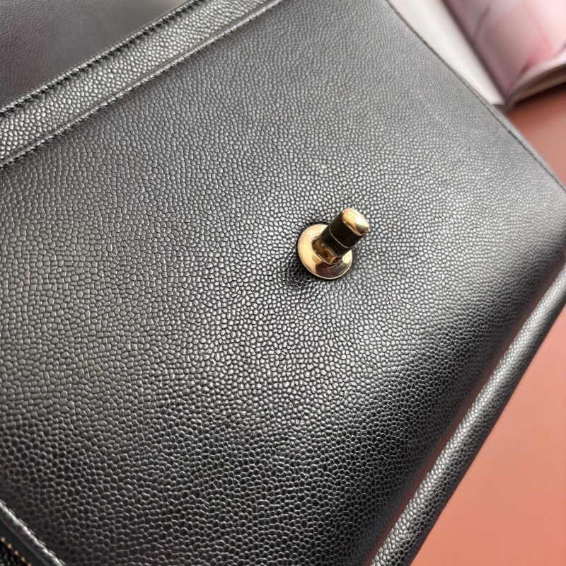 ::CHANEL:: Affinity Flap 黑色荔枝牛皮金轉釦經典郵差包手提/斜背包 大款-24