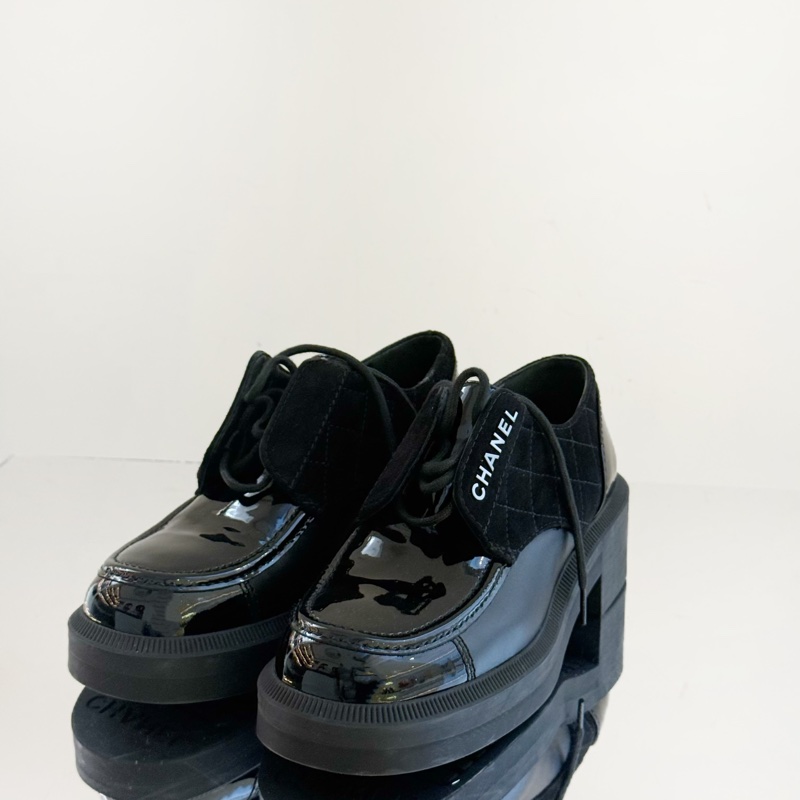 Chanel/香奈兒 21b 學院風厚底系帶樂福鞋 漆皮拼麂皮 36碼-1