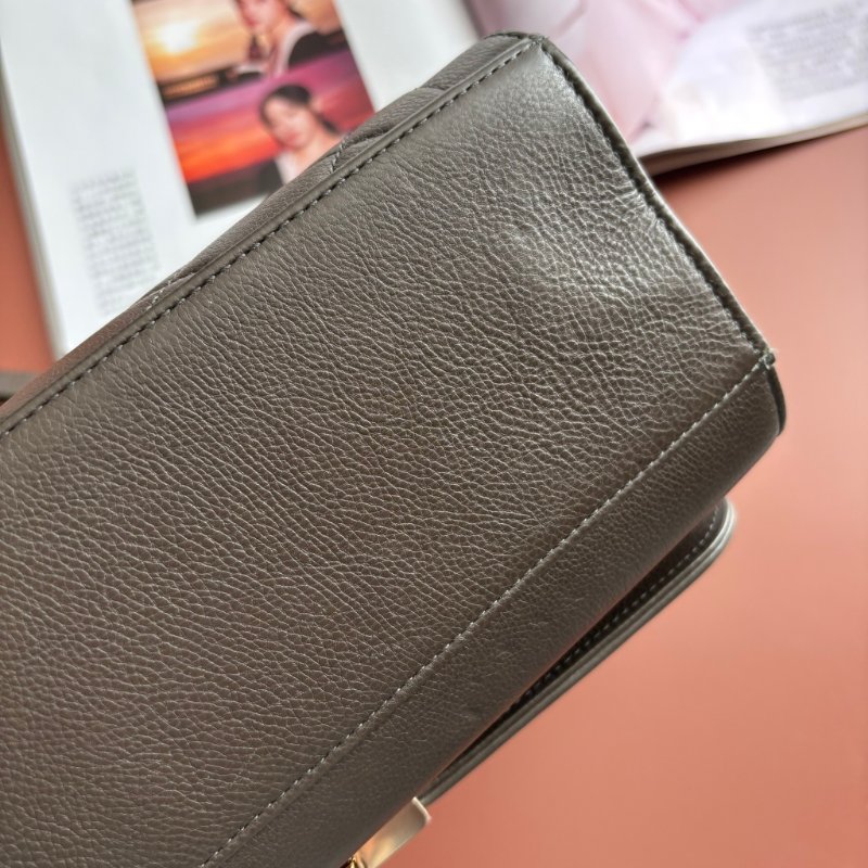 ::CHANEL:: A93703 灰色菱格牛皮金牌下蓋手提側背包 兩用包 上班包 商務包-5