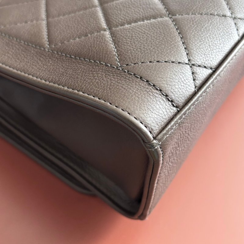 ::CHANEL:: A93703 灰色菱格牛皮金牌下蓋手提側背包 兩用包 上班包 商務包-9