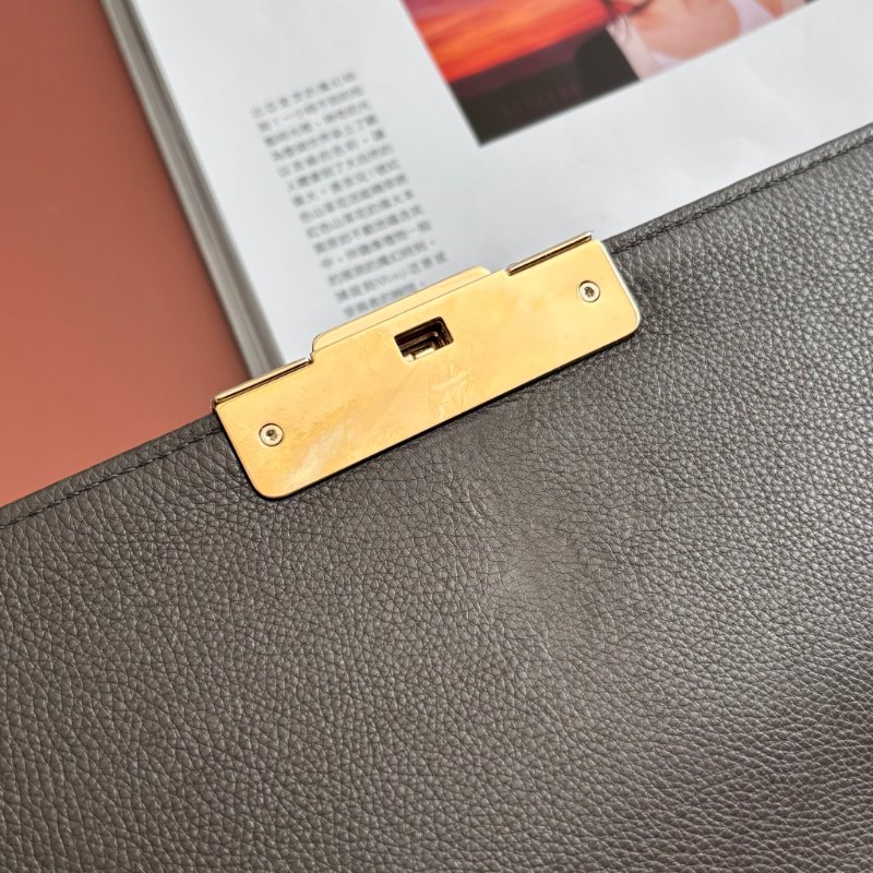 ::CHANEL:: A93703 灰色菱格牛皮金牌下蓋手提側背包 兩用包 上班包 商務包-13