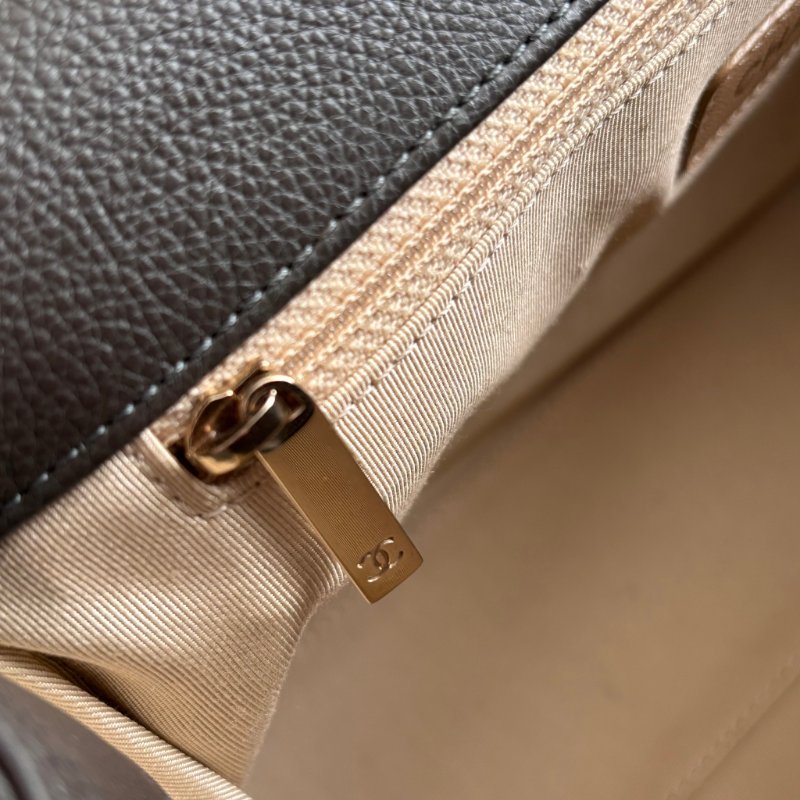 ::CHANEL:: A93703 灰色菱格牛皮金牌下蓋手提側背包 兩用包 上班包 商務包-24