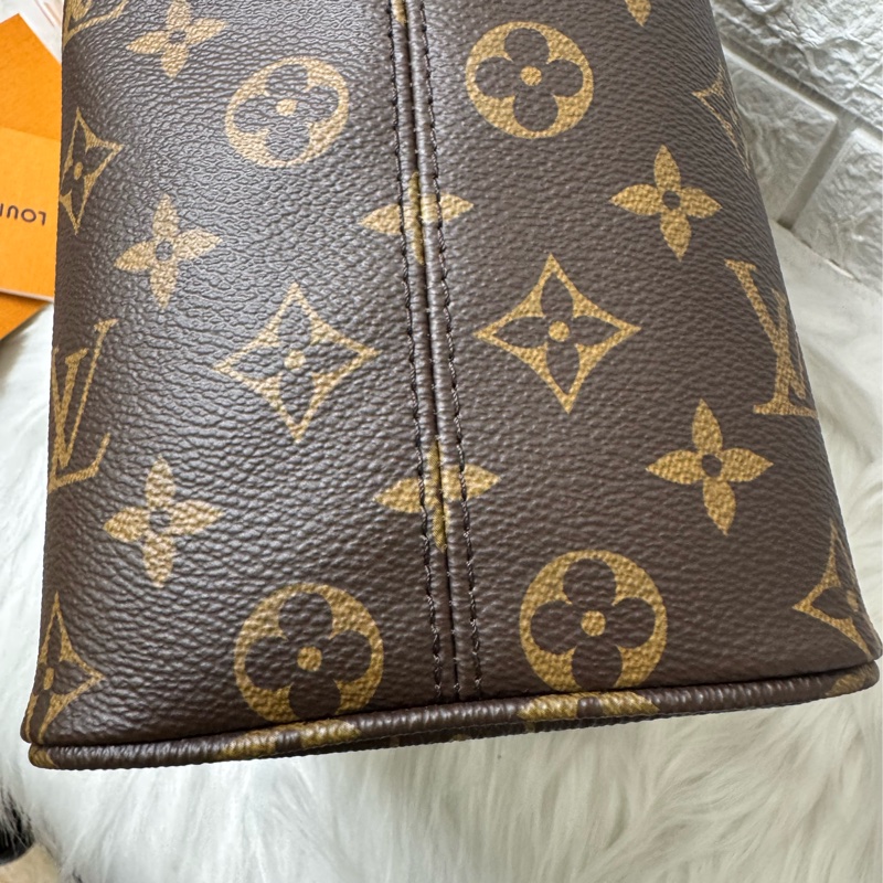 Lv M12925新款水桶-9