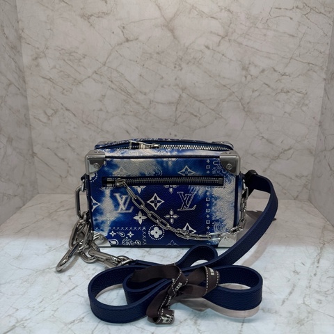 L藍白渲染MINI SOFT TRUNK盒子包/精片