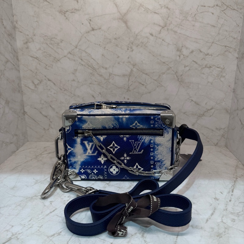 L藍白渲染MINI SOFT TRUNK盒子包/精片-0