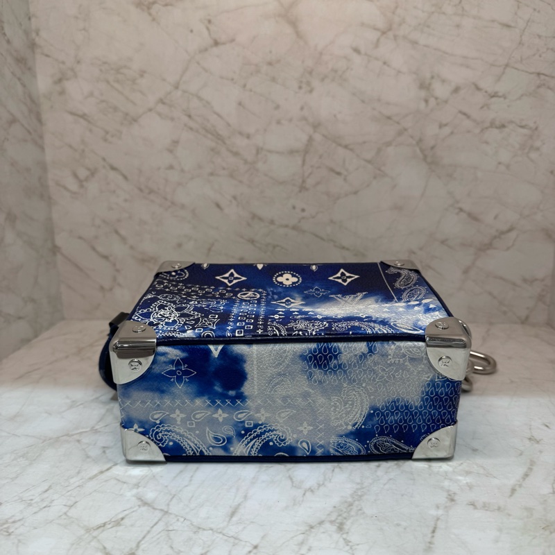 L藍白渲染MINI SOFT TRUNK盒子包/精片-4