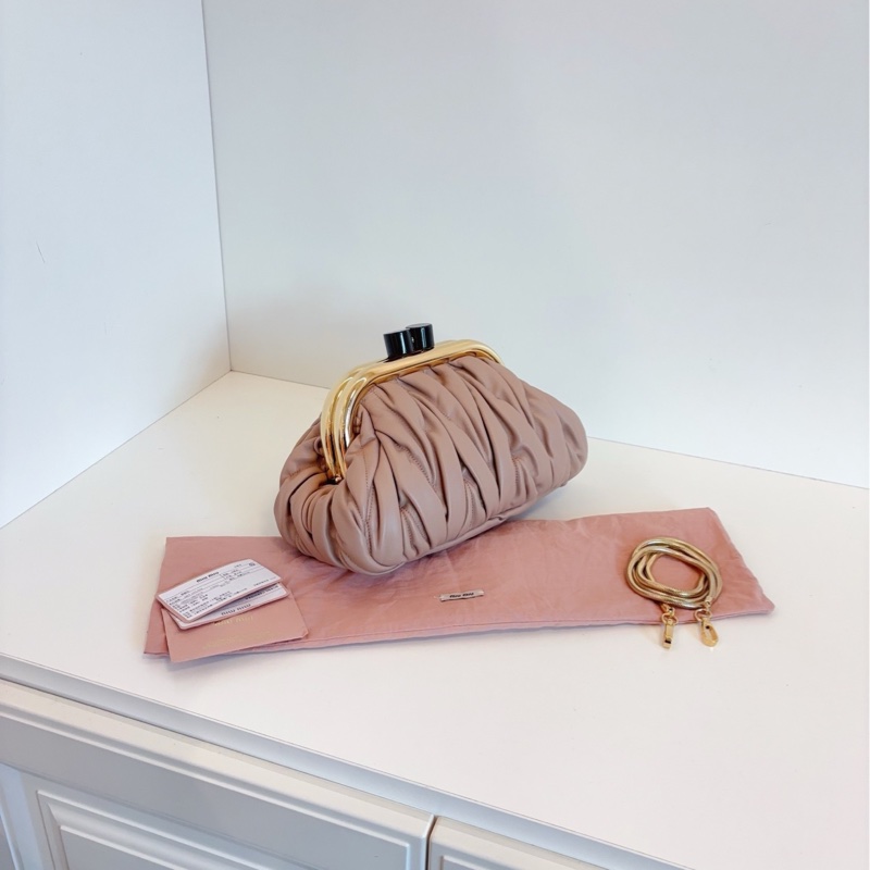 【閒置品🆕】MiuMiu Belle蛙口小元寶鏈條包 斜挎包-1