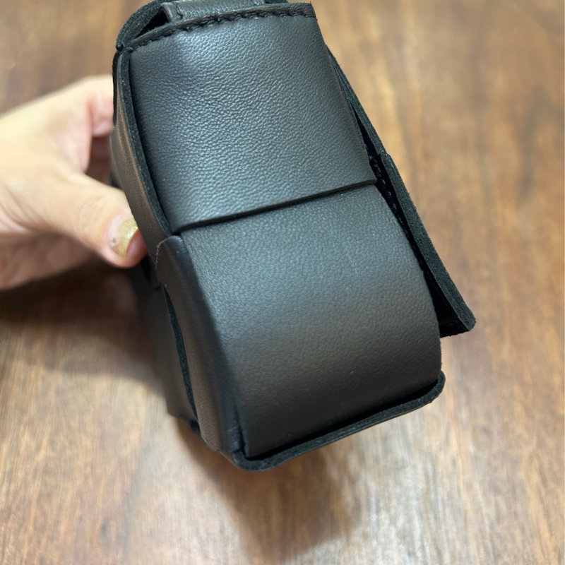 Bv 黑羊皮大編織mini下蓋斜背包-3