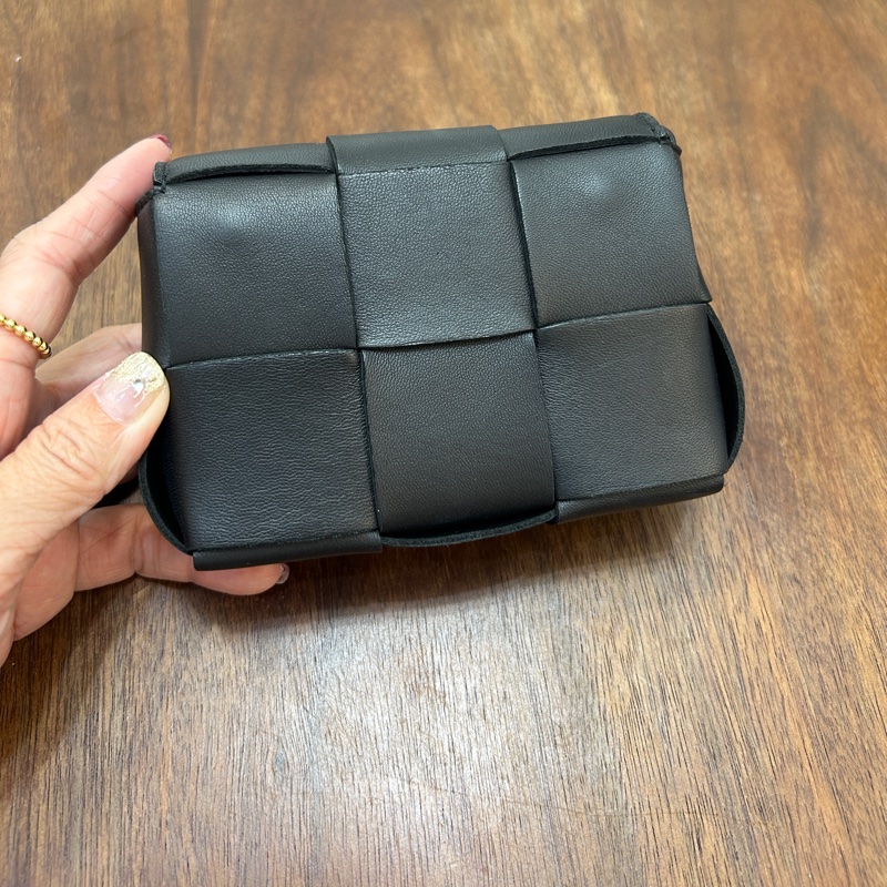 Bv 黑羊皮大編織mini下蓋斜背包-4