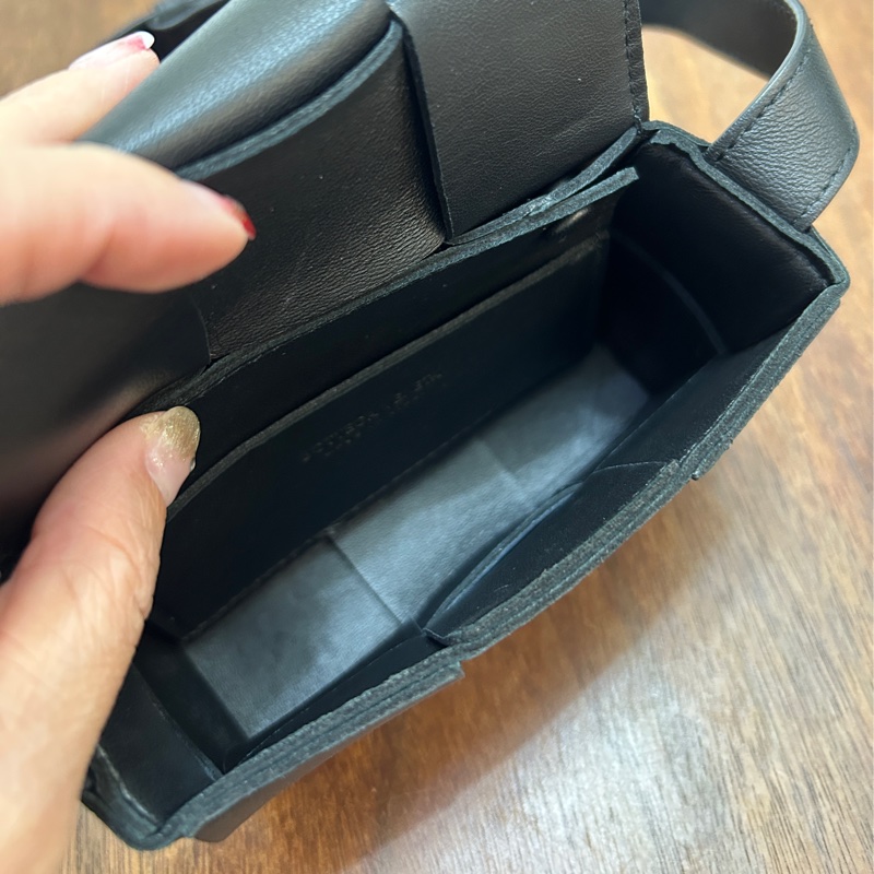 Bv 黑羊皮大編織mini下蓋斜背包-5