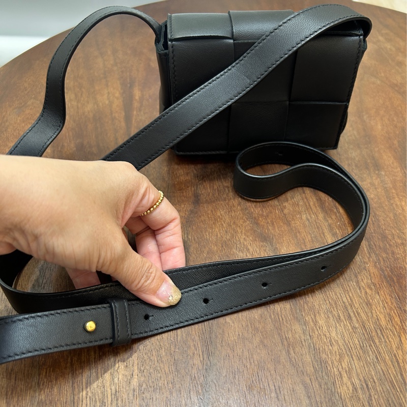 Bv 黑羊皮大編織mini下蓋斜背包-7