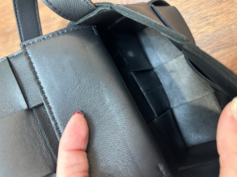 Bv 黑羊皮大編織mini下蓋斜背包-12