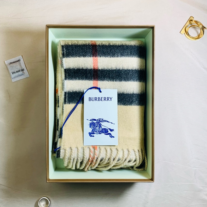 ‼️全台最甜 全新盒裝2024 超級保暖 新款Burberry 巴寶莉雙面色經典格紋羊毛圍巾-8