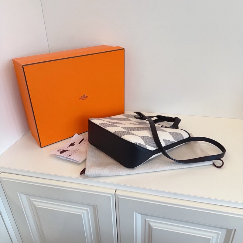 【閒置未使用🆕🎁】Hermes Cabas H En Biais27 熊貓🐼黑白色 小號手提斜挎都很好看-4
