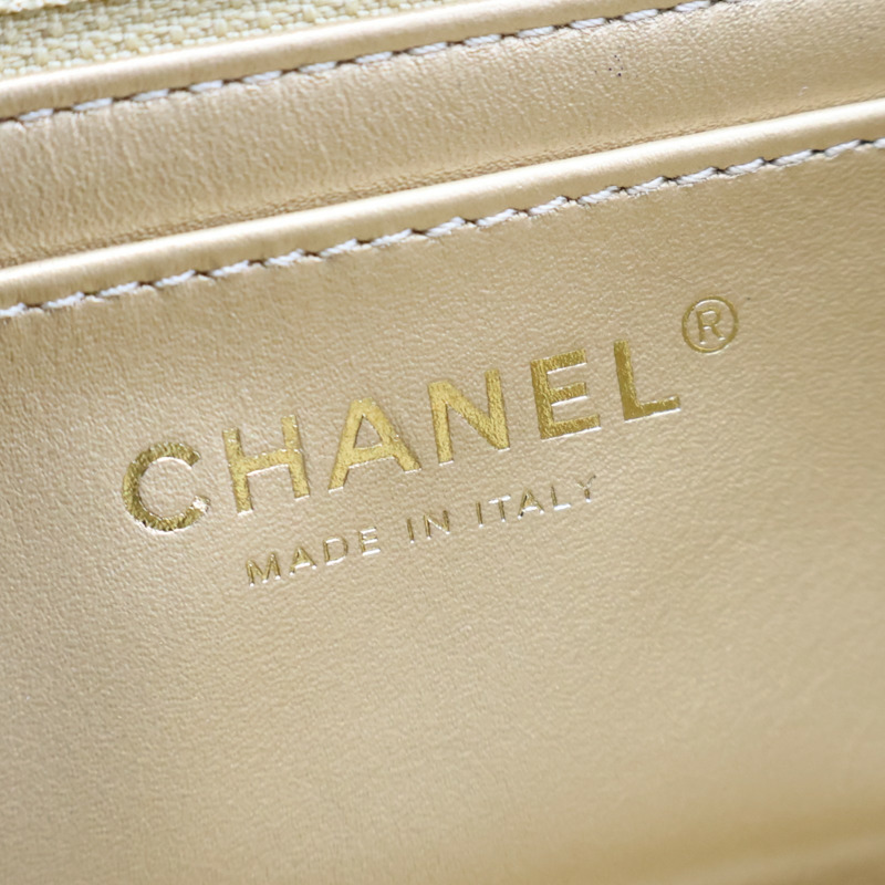 白色羊皮 Mini Matelasse 20 肩背包 AS1787【CHANEL 香奈兒】 AS1787-8