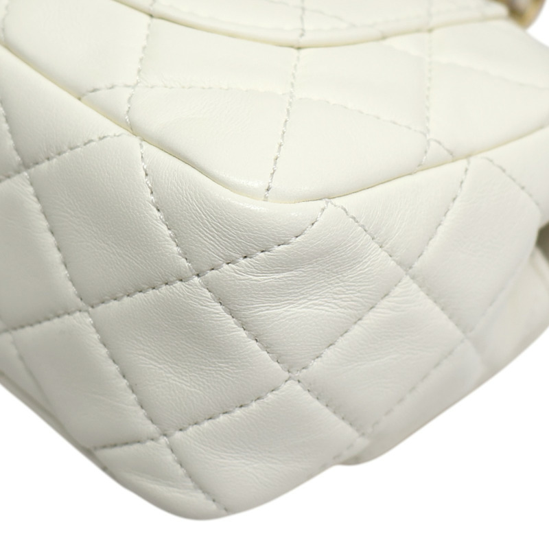 白色羊皮 Mini Matelasse 20 肩背包 AS1787【CHANEL 香奈兒】 AS1787-13