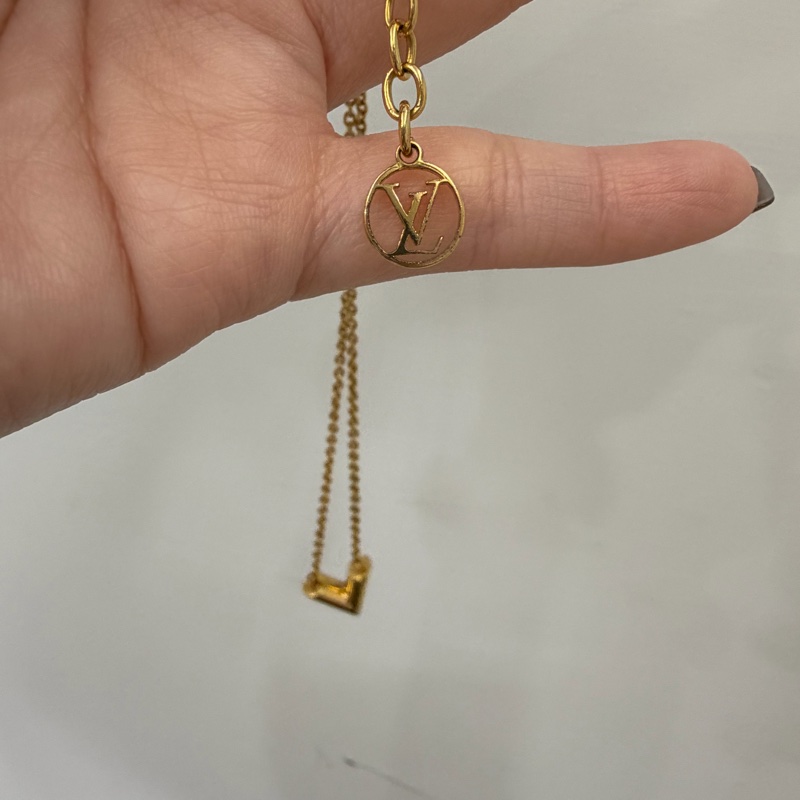 LV 金色Essential V字項鍊 M61083-7