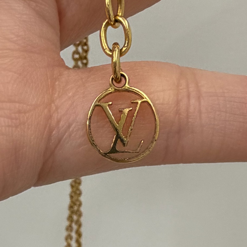LV 金色Essential V字項鍊 M61083-8