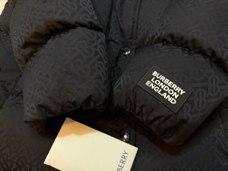 BURBERRY英國黑色TB連帽鵝絨大衣S-5