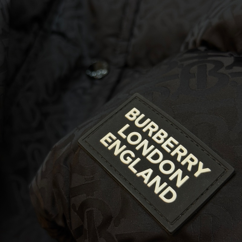 BURBERRY英國黑色TB連帽鵝絨大衣S-6