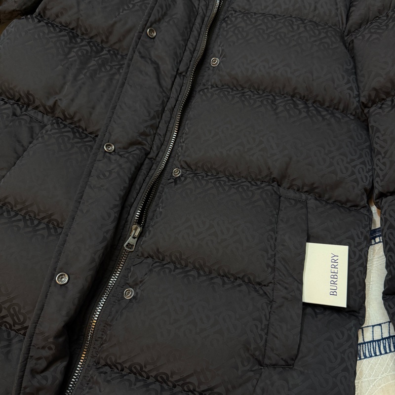 BURBERRY英國黑色TB連帽鵝絨大衣S-8