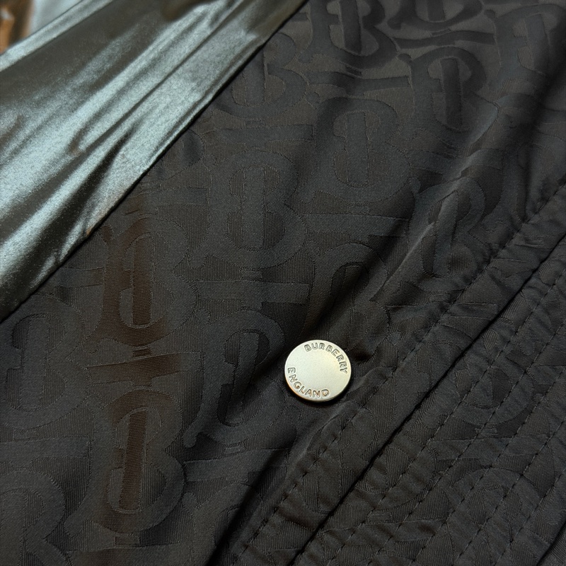 BURBERRY英國黑色TB連帽鵝絨大衣S-14