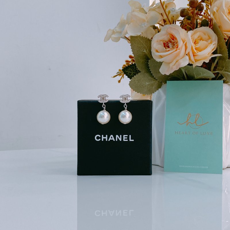 MS0401 Chanel 香奈兒 閃鑽 珍珠 優雅 氣質 銀飾 CC Logo With Pearls PHW x Crystal-0