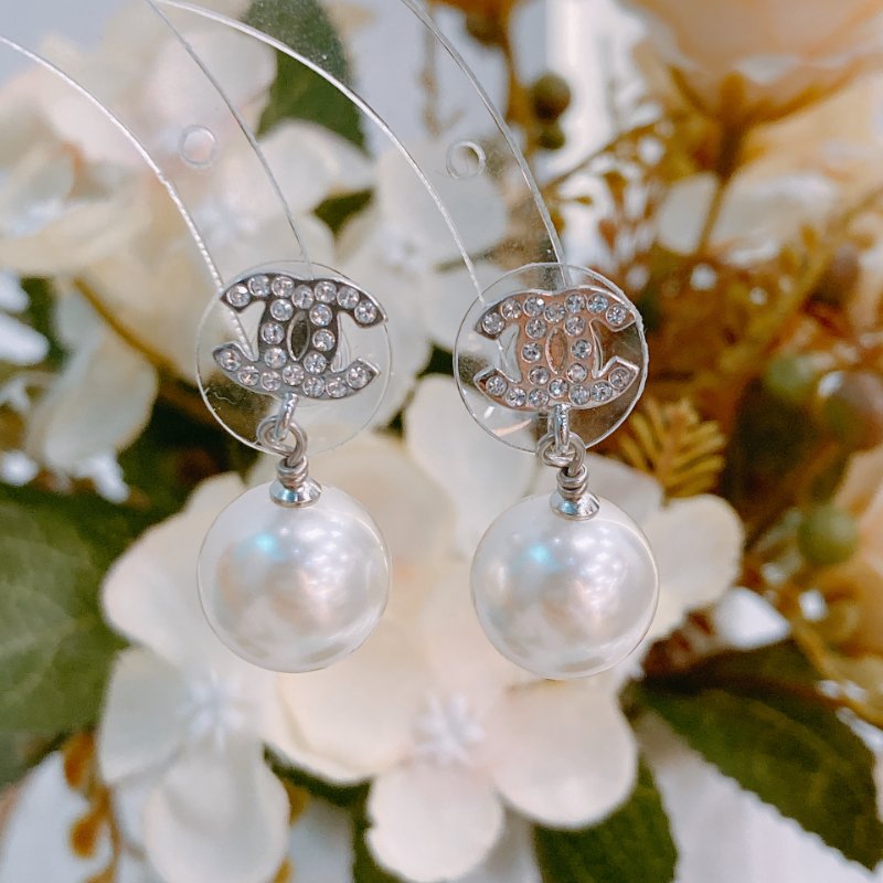 MS0401 Chanel 香奈兒 閃鑽 珍珠 優雅 氣質 銀飾 CC Logo With Pearls PHW x Crystal-2