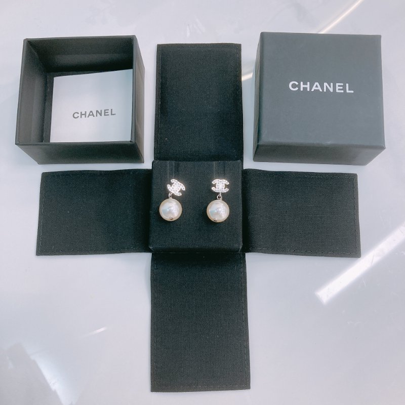 MS0401 Chanel 香奈兒 閃鑽 珍珠 優雅 氣質 銀飾 CC Logo With Pearls PHW x Crystal-8