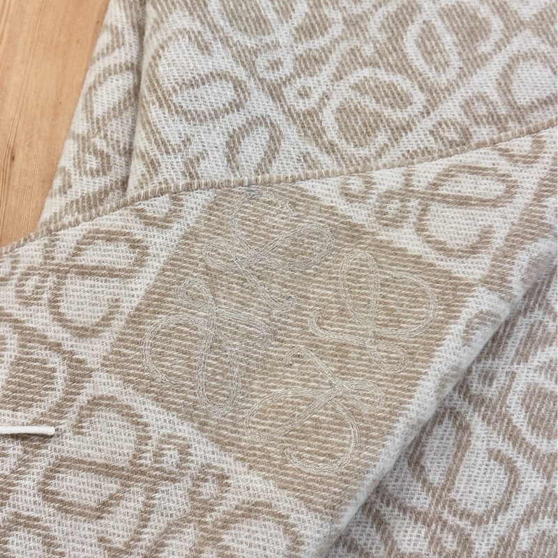 【全🆕】LOEWE Anagram scarf羅意威羊絨羊毛刺繡 圍巾女款 奶茶色 米色-3