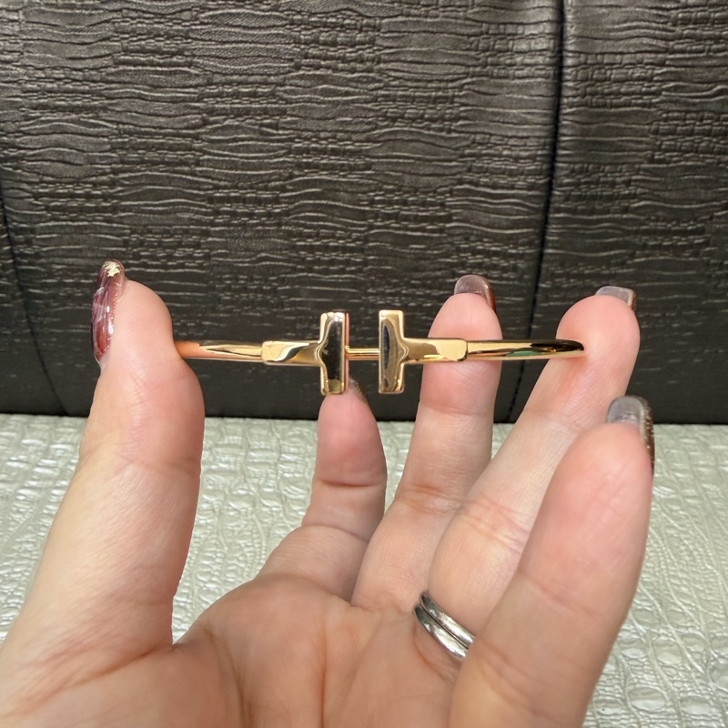 Tiffany & Co. 750玫瑰金T Wire手環-1