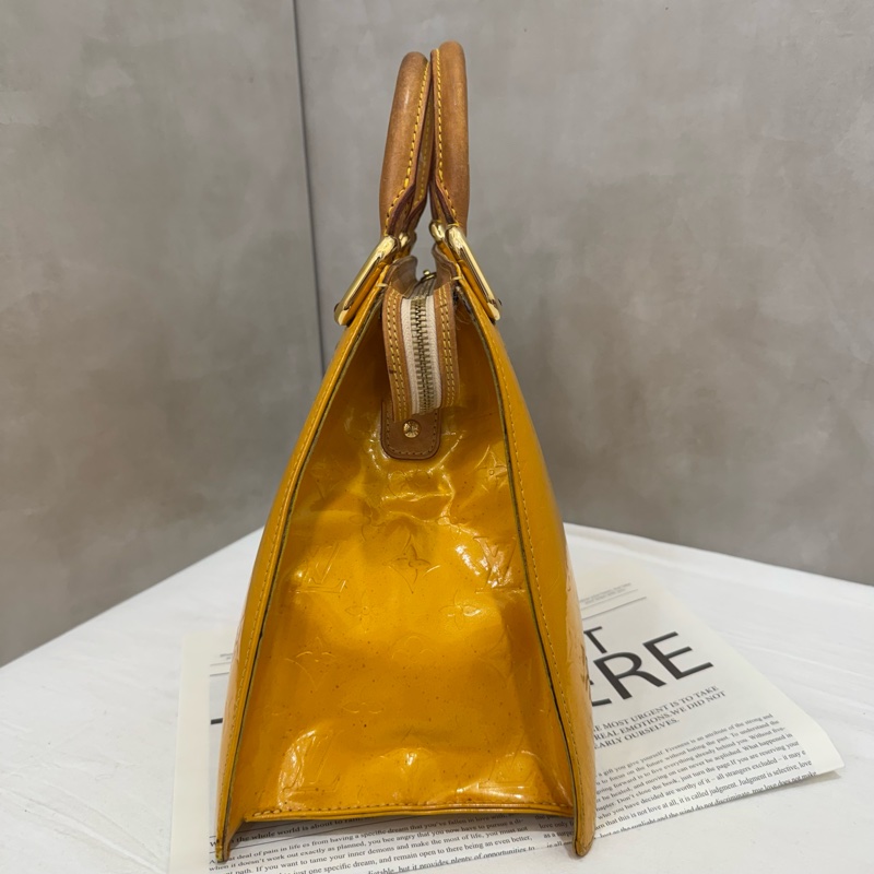 LV 漆皮梯形手提包-2