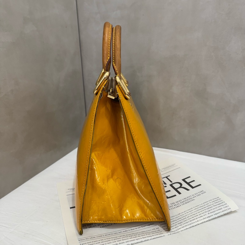 LV 漆皮梯形手提包-3