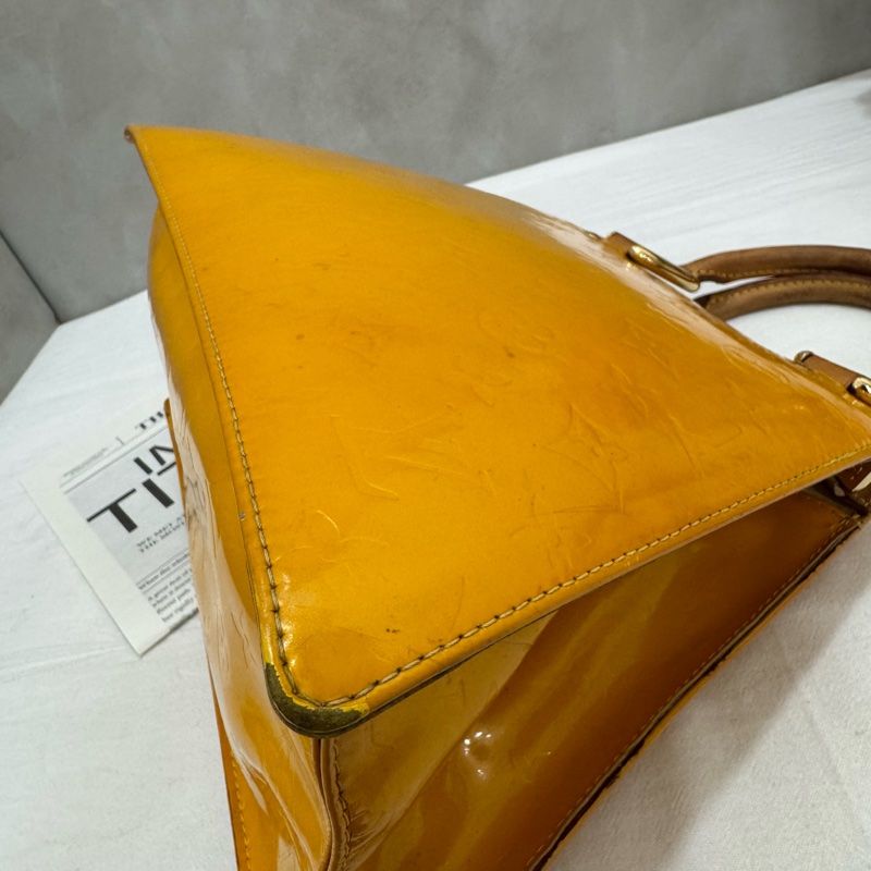 LV 漆皮梯形手提包-11