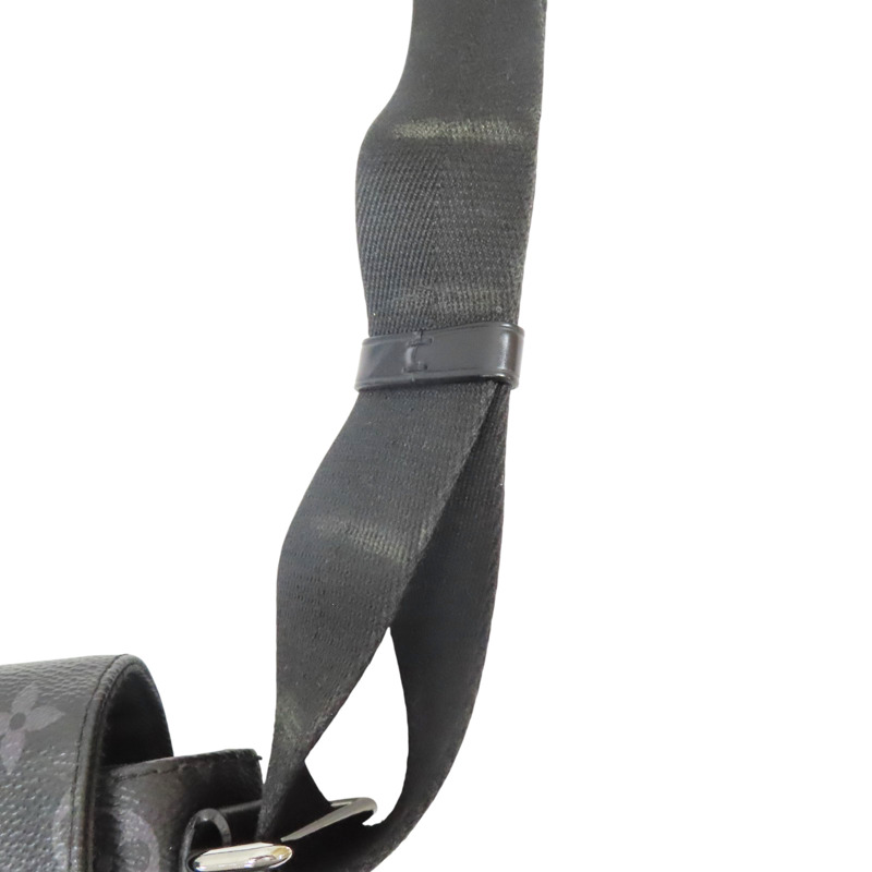 黑色 棋盤格 PVC帆布 District MM 肩背包 (有異味)【LOUIS VUITTON LV 路易威登】 M44001-16