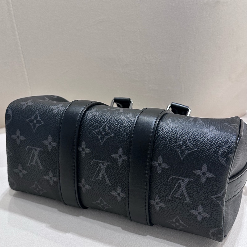 LV LOUIS VUITTON keepall 25 金屬件黑武士老花 單肩斜挎手提包 男款 黑色拼灰色-2