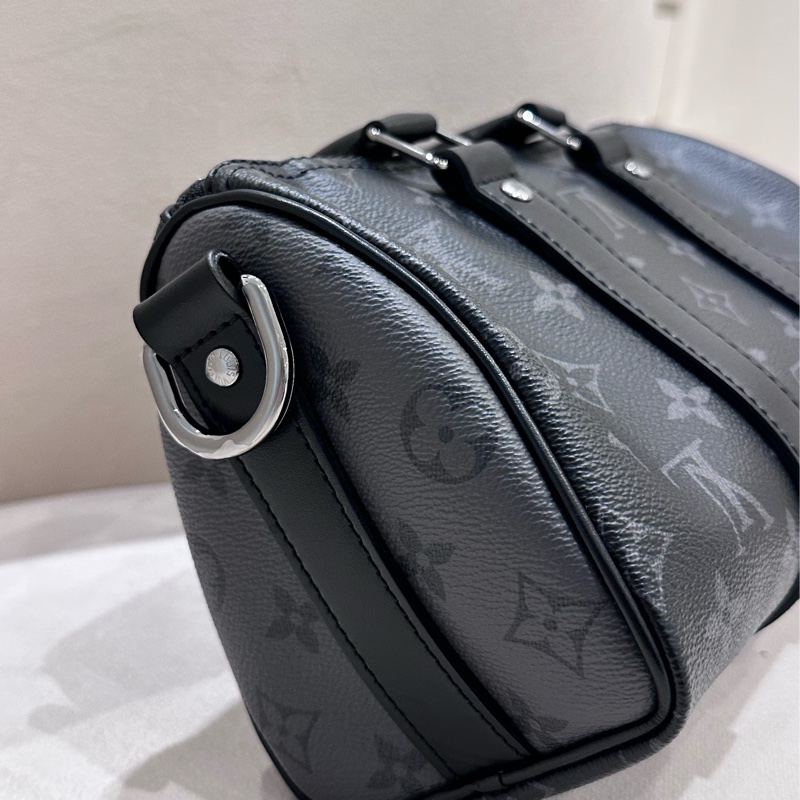 LV LOUIS VUITTON keepall 25 金屬件黑武士老花 單肩斜挎手提包 男款 黑色拼灰色-4