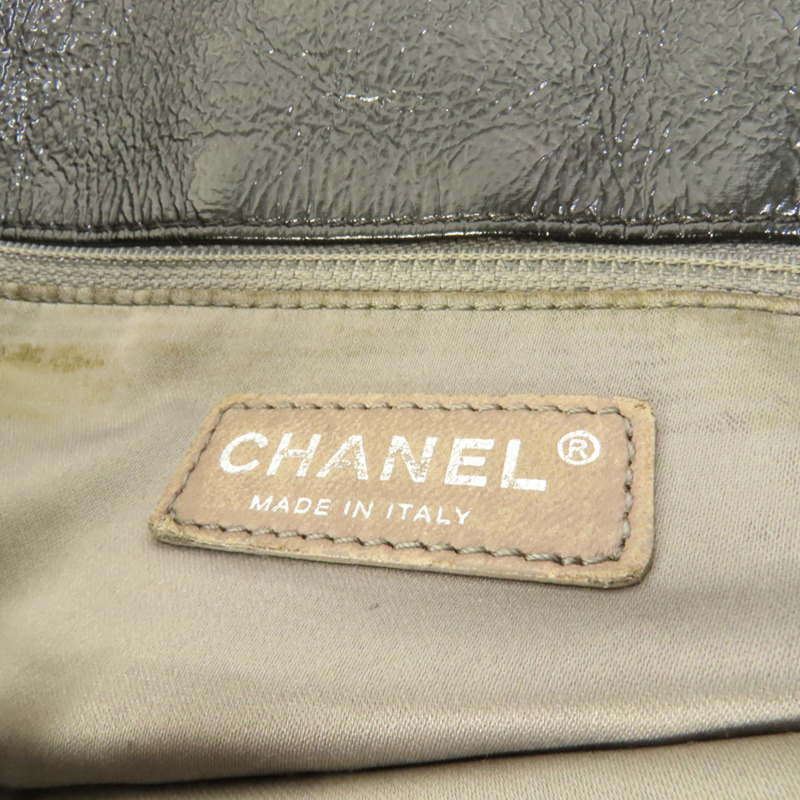 CHANEL 漆皮皮革Chain Shoulder銀扣肩背袋-6