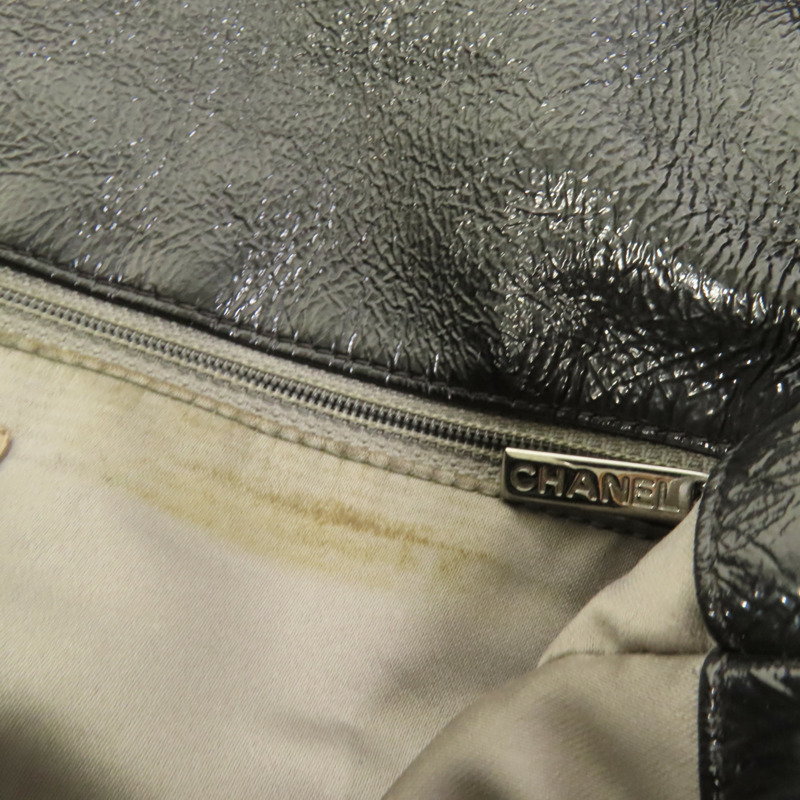 CHANEL 漆皮皮革Chain Shoulder銀扣肩背袋-8