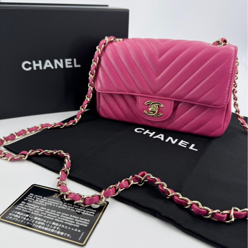 Chanel 2015-2016 Calfskin Chevron Shoulder Flap Bag with Gold hardware-1