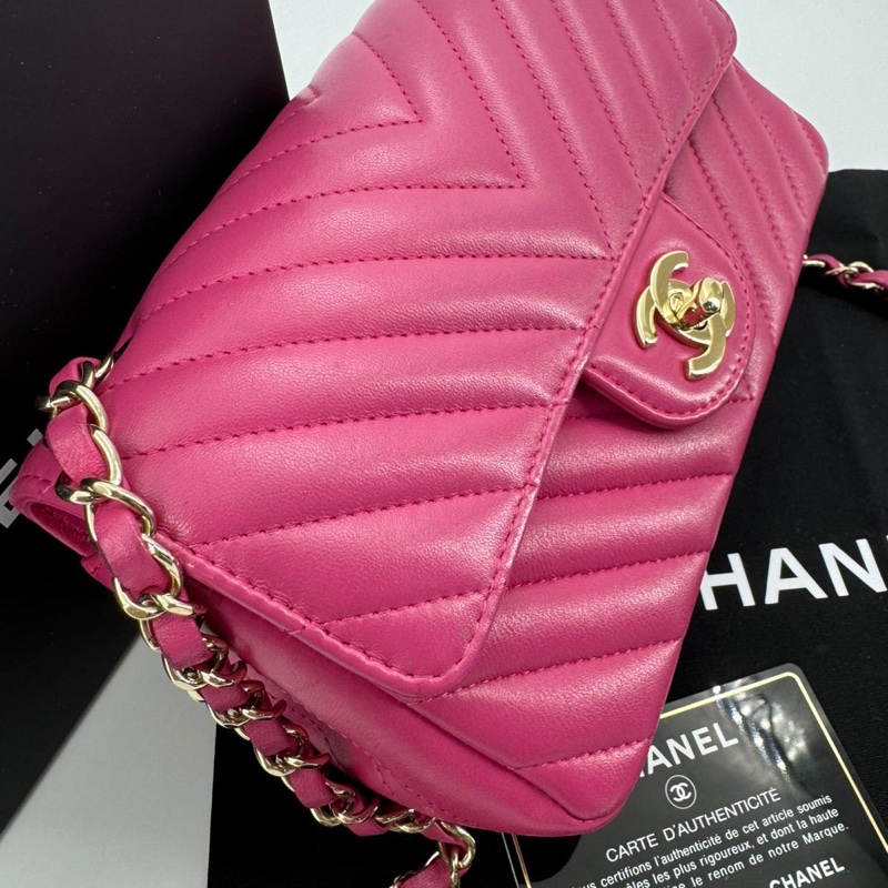 Chanel 2015-2016 Calfskin Chevron Shoulder Flap Bag with Gold hardware-2