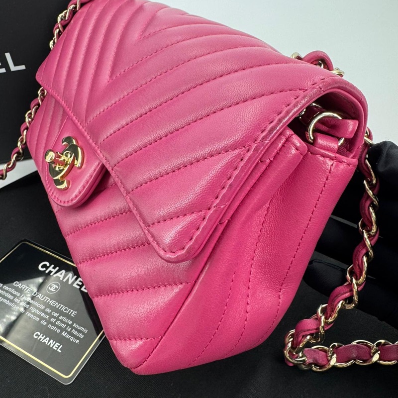 Chanel 2015-2016 Calfskin Chevron Shoulder Flap Bag with Gold hardware-3
