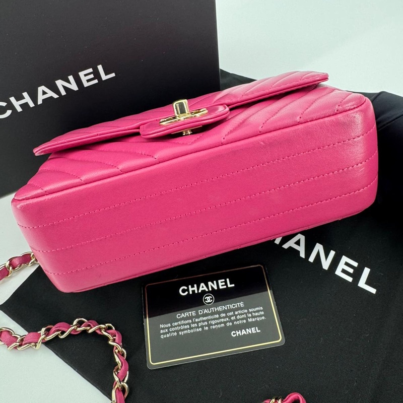 Chanel 2015-2016 Calfskin Chevron Shoulder Flap Bag with Gold hardware-4