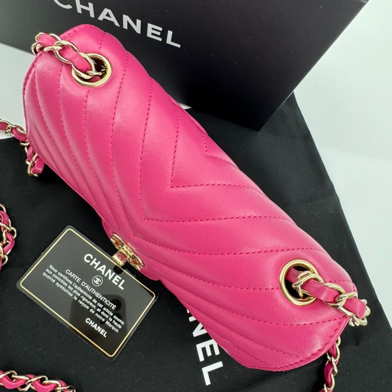 Chanel 2015-2016 Calfskin Chevron Shoulder Flap Bag with Gold hardware-6