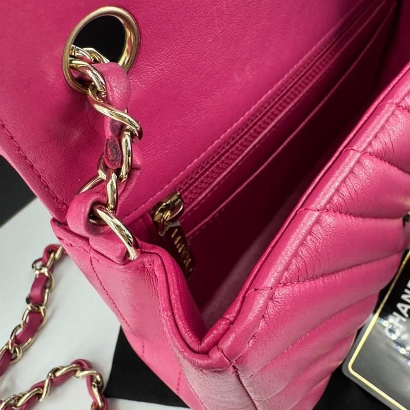 Chanel 2015-2016 Calfskin Chevron Shoulder Flap Bag with Gold hardware-9