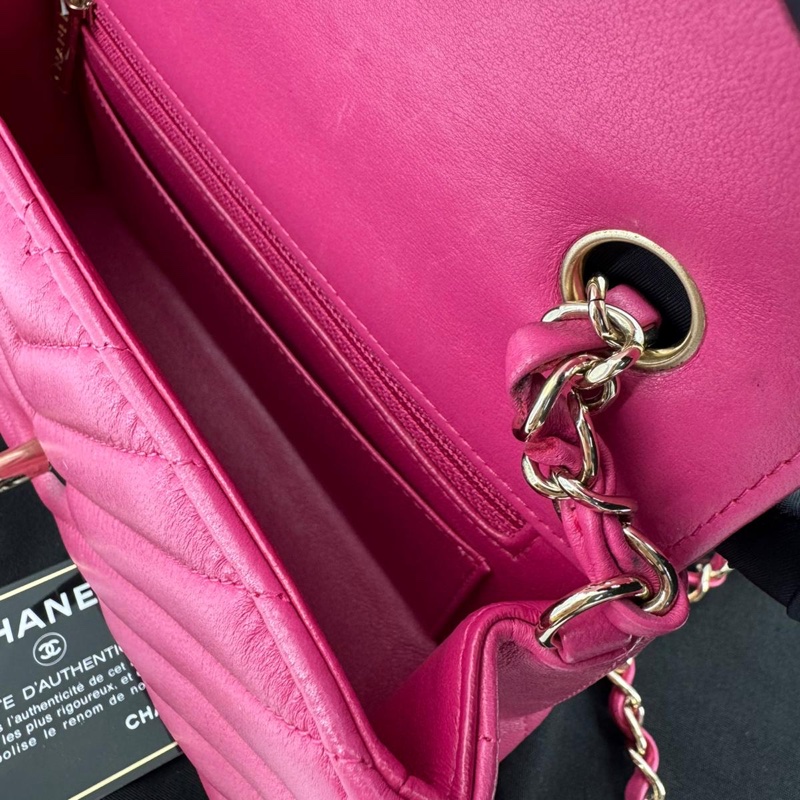 Chanel 2015-2016 Calfskin Chevron Shoulder Flap Bag with Gold hardware-10