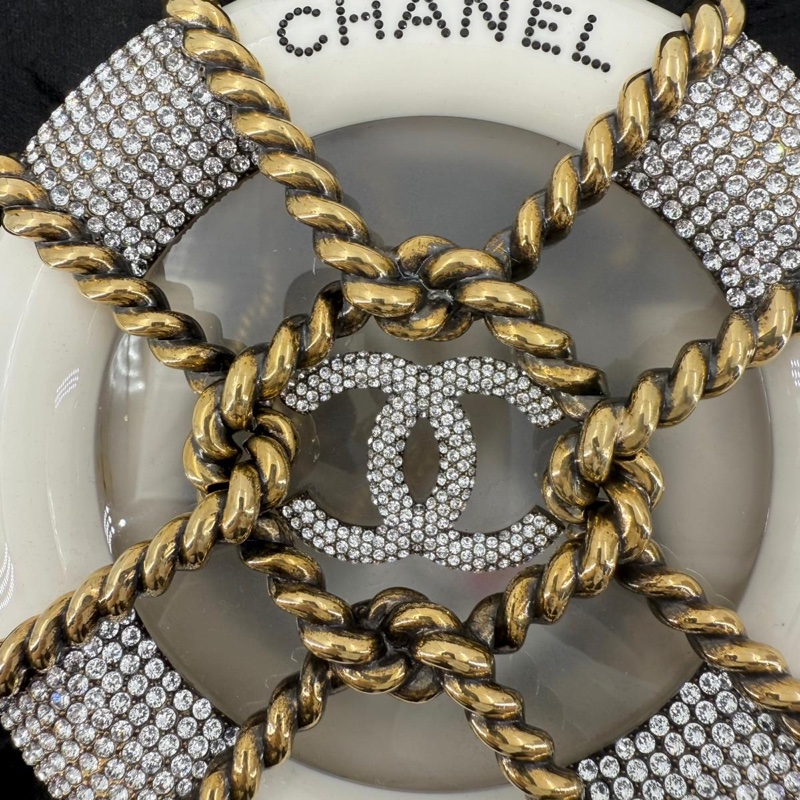 Chanel 18A Rhinestone Resin White Rescue Wheel Minaudière Bag-3