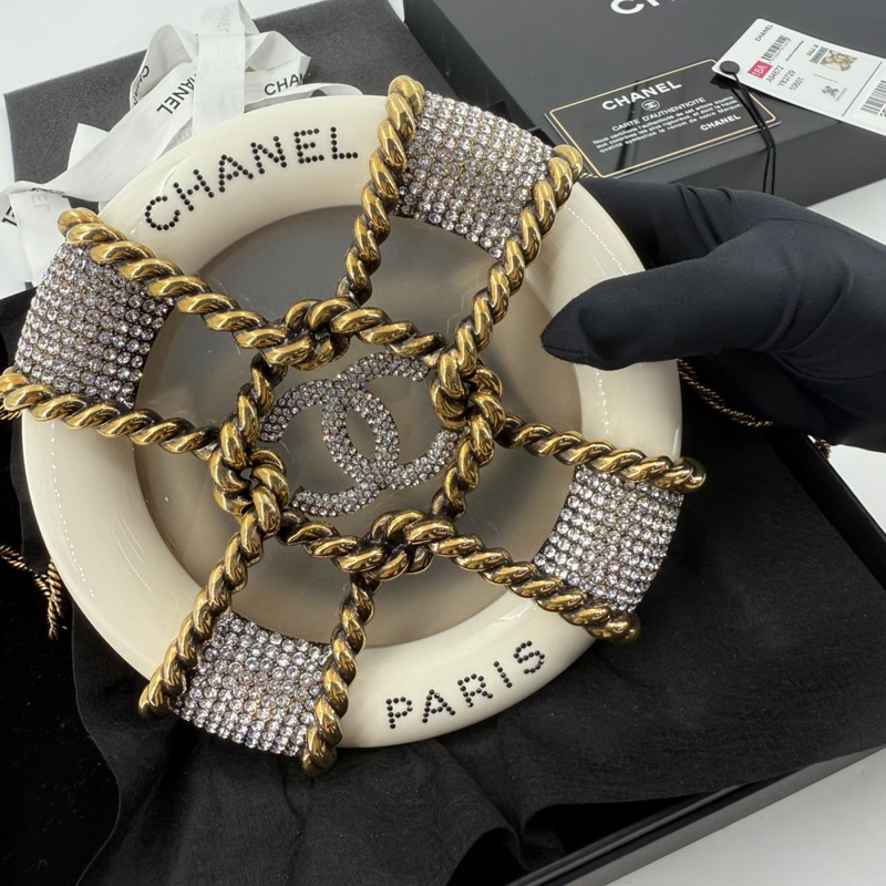 Chanel 18A Rhinestone Resin White Rescue Wheel Minaudière Bag-10