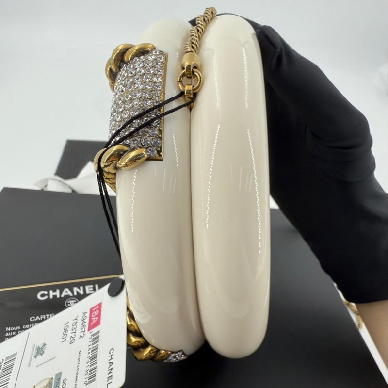 Chanel 18A Rhinestone Resin White Rescue Wheel Minaudière Bag-14