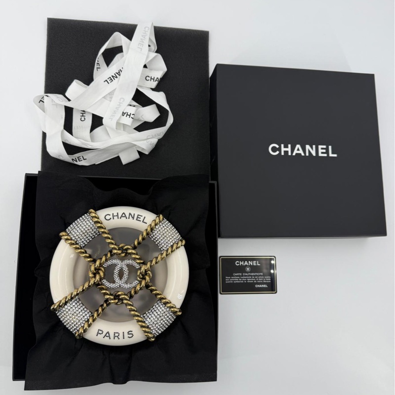 Chanel 18A Rhinestone Resin White Rescue Wheel Minaudière Bag-19